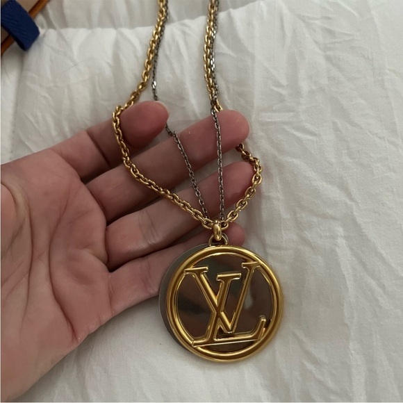 Louis Vuitton Louise Necklace - Picture 6 of 17
